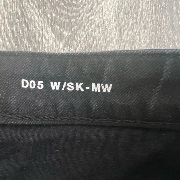 Saint Laurent SKINNY-FIT JEANS IN WORN BLACK STRETCH DENIM - Picture 5 of 12